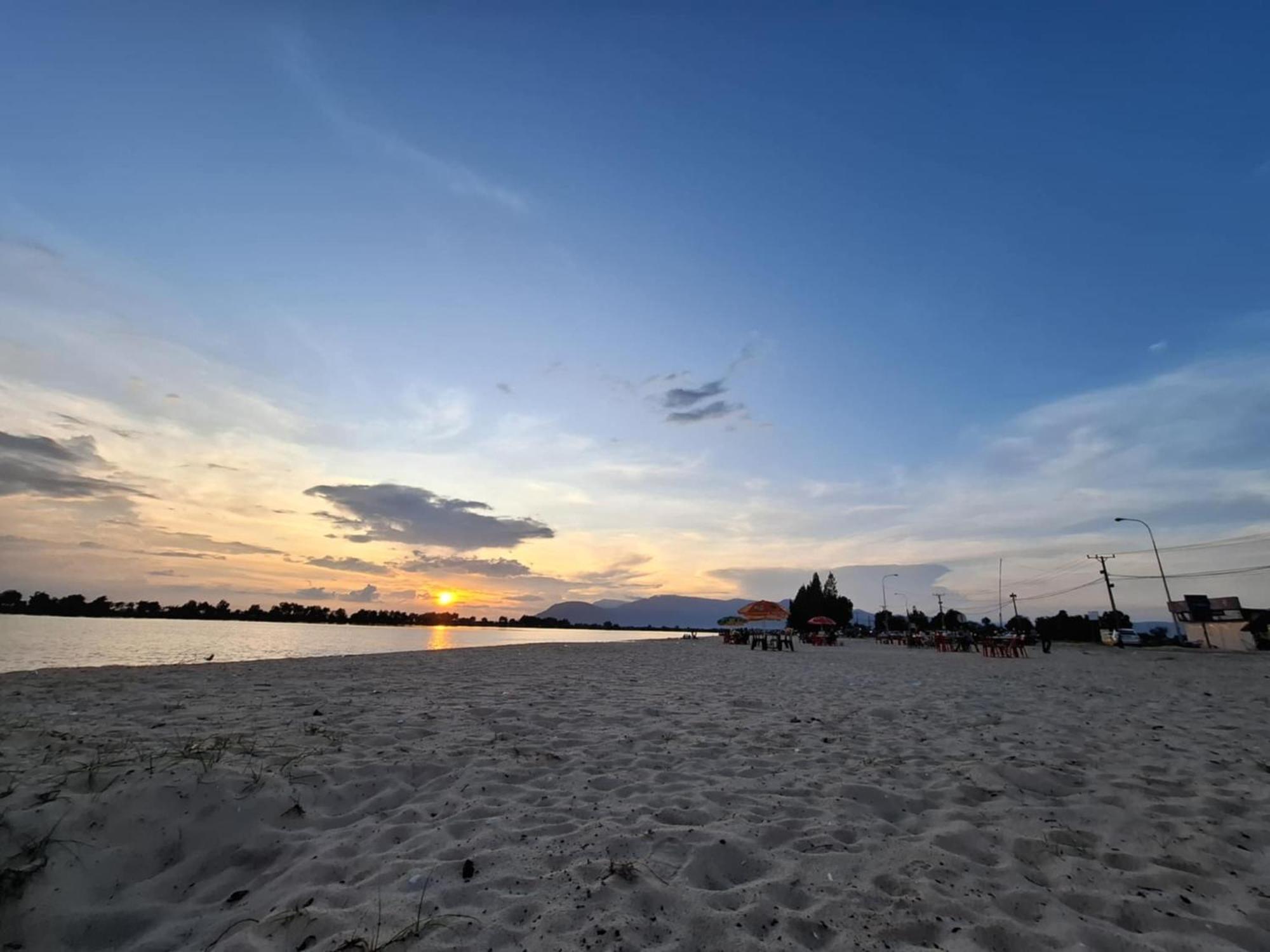 La Plage De Kampot By Lee & Hap Guest House Buitenkant foto