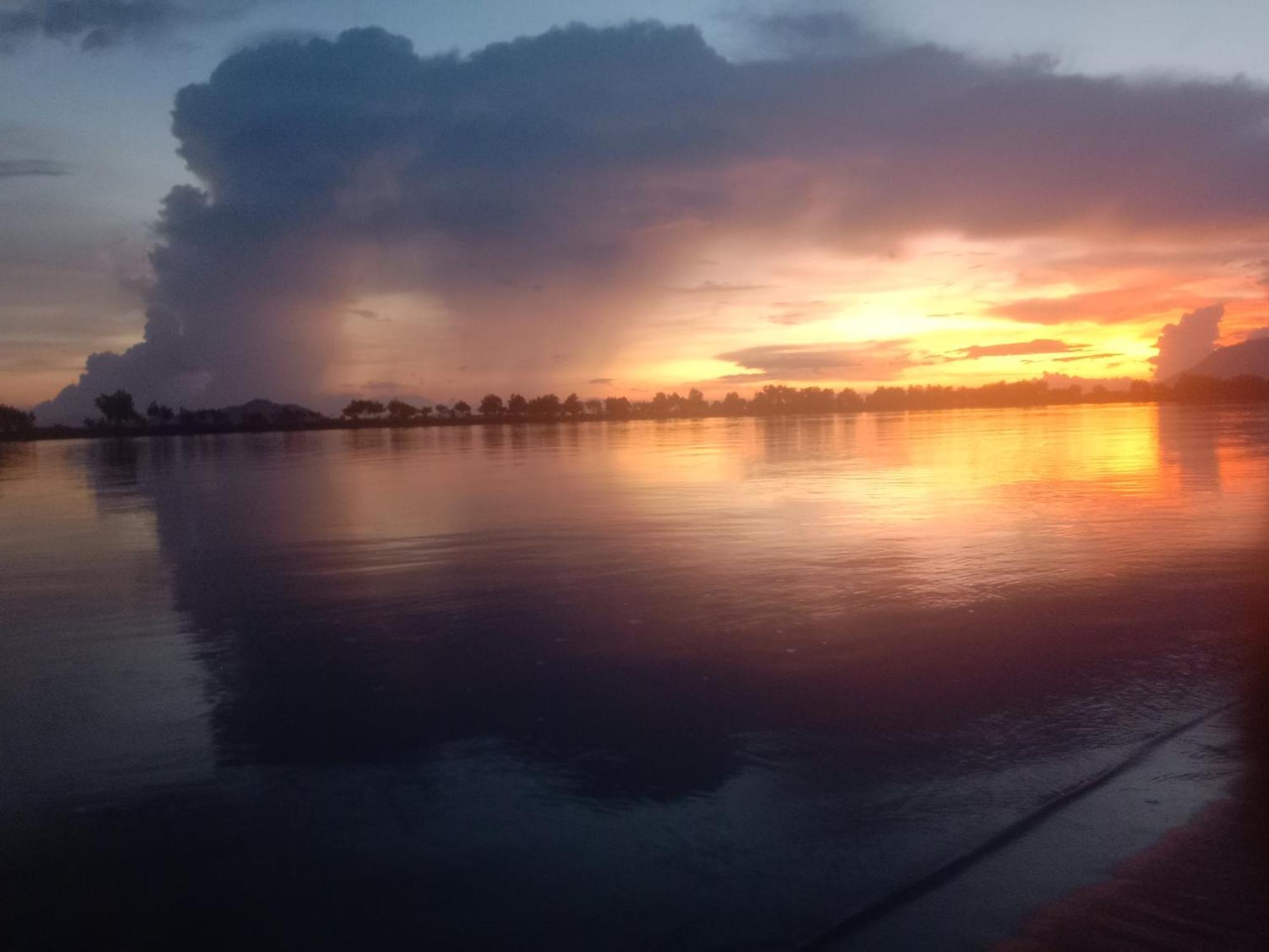 La Plage De Kampot By Lee & Hap Guest House Buitenkant foto
