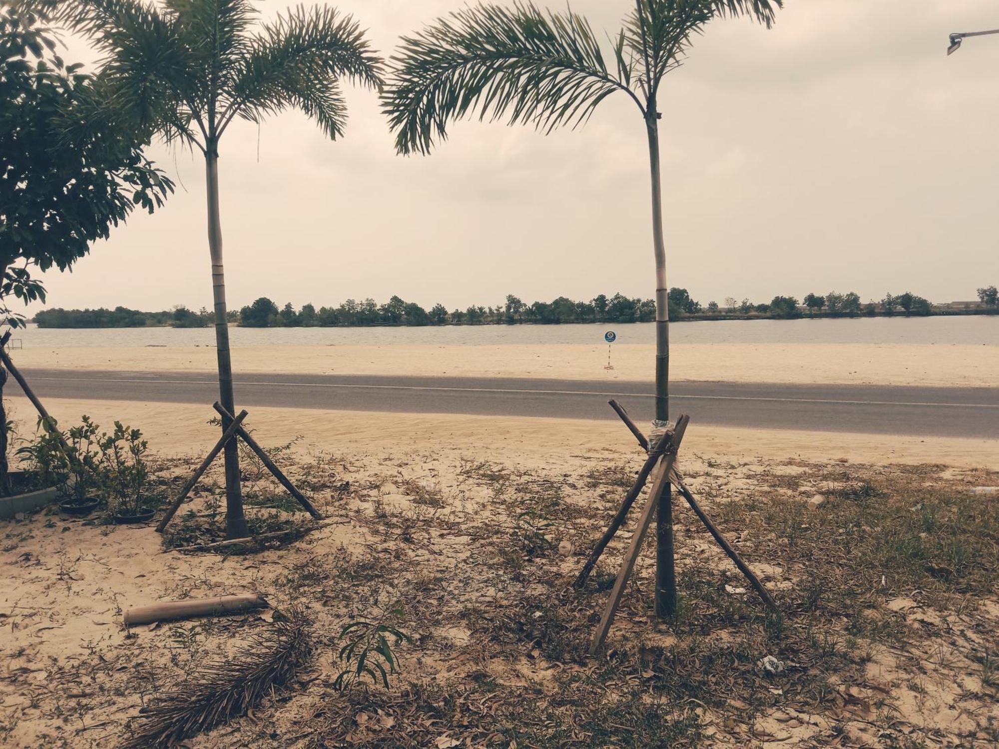La Plage De Kampot By Lee & Hap Guest House Buitenkant foto