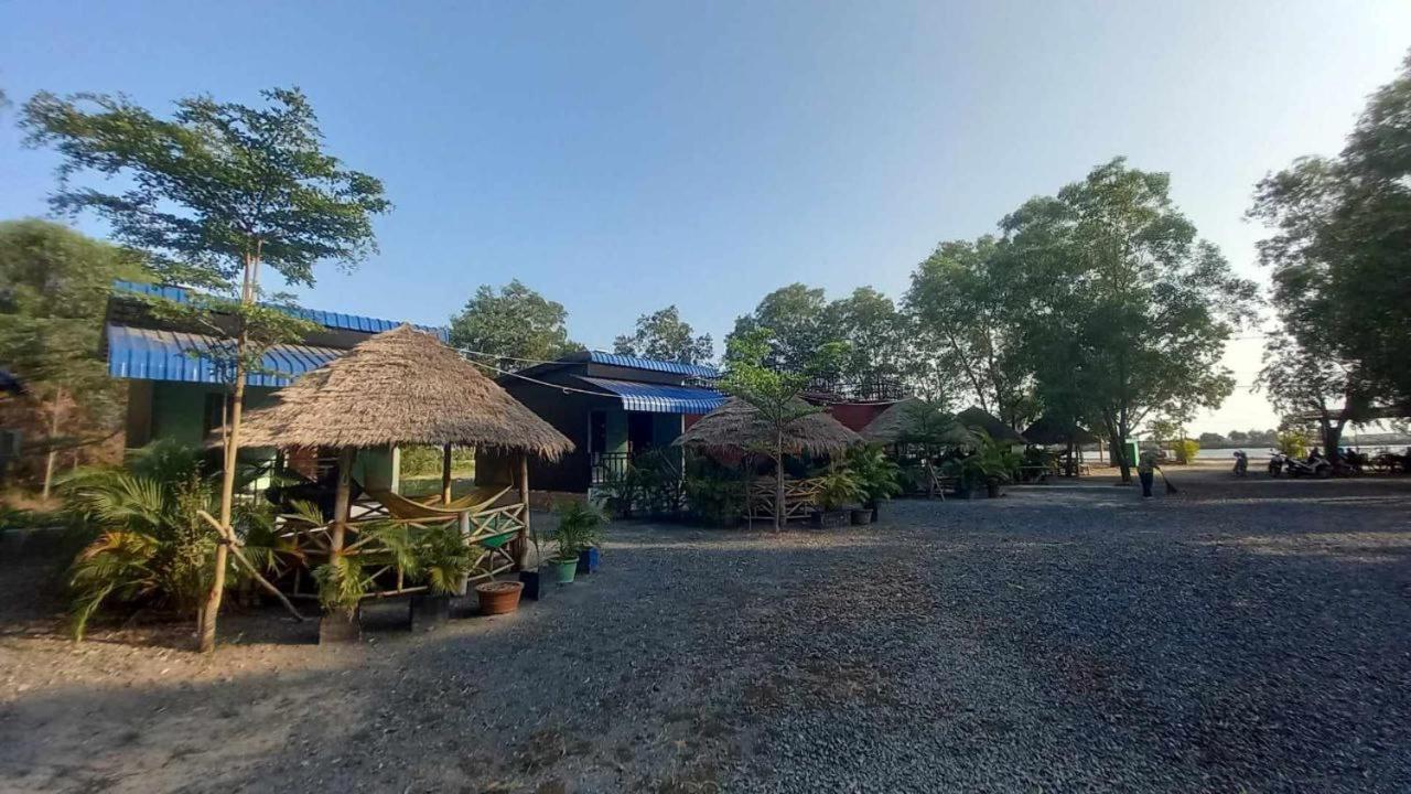 La Plage De Kampot By Lee & Hap Guest House Buitenkant foto